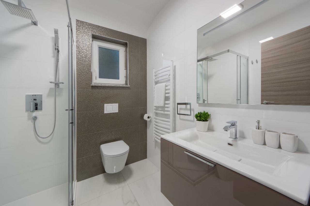 Viras Luxury Holiday Pula Exterior photo